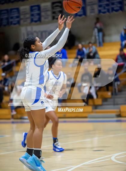 Thumbnail 2 in Highlands Ranch @ La Jolla Country Day (Sweet 16 Invitational) photogallery.