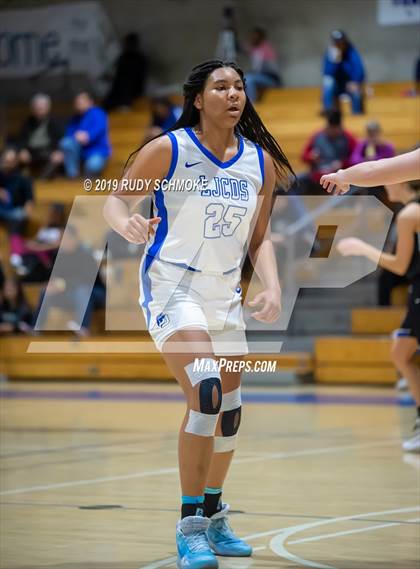 Thumbnail 2 in Highlands Ranch @ La Jolla Country Day (Sweet 16 Invitational) photogallery.