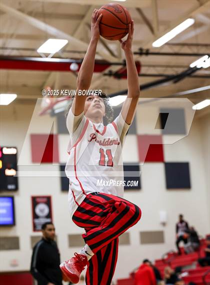 Thumbnail 3 in Walnut Ridge vs Marion Harding (OHSAA D3 Central 1 District Semifinal) photogallery.