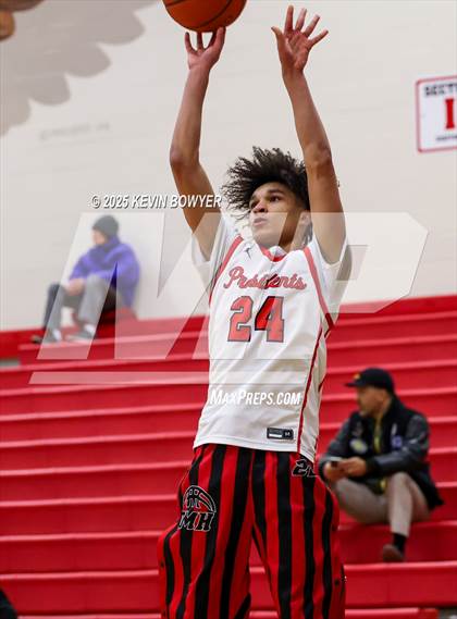 Thumbnail 2 in Walnut Ridge vs Marion Harding (OHSAA D3 Central 1 District Semifinal) photogallery.