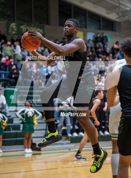 Thumbnail 2 in Auburn vs Timberline (WIAA 3A District Final) photogallery.