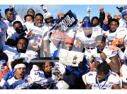 Thumbnail 2 in Haddam-Killingworth vs. Bloomfield (CIAC Class S Final) photogallery.