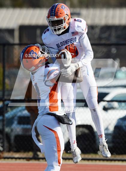 Thumbnail 3 in Haddam-Killingworth vs. Bloomfield (CIAC Class S Final) photogallery.