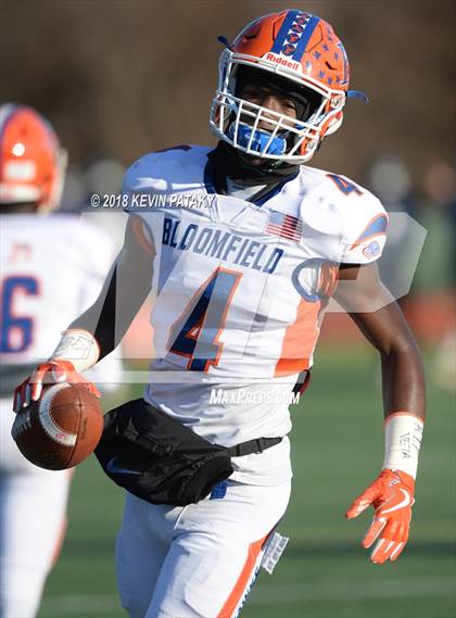 Thumbnail 2 in Haddam-Killingworth vs. Bloomfield (CIAC Class S Final) photogallery.