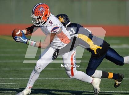 Thumbnail 2 in Haddam-Killingworth vs. Bloomfield (CIAC Class S Final) photogallery.