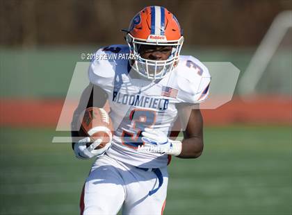 Thumbnail 3 in Haddam-Killingworth vs. Bloomfield (CIAC Class S Final) photogallery.