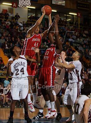 Thumbnail 2 in Jamesville-DeWitt vs East Hampton (NYSPHSAA Class A Final) photogallery.