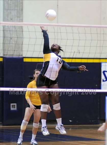 Thumbnail 2 in Bishop Conaty-Loretto vs. Notre Dame (CIF SS D4-A Final) photogallery.