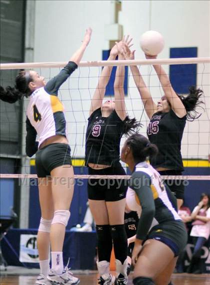 Thumbnail 3 in Bishop Conaty-Loretto vs. Notre Dame (CIF SS D4-A Final) photogallery.