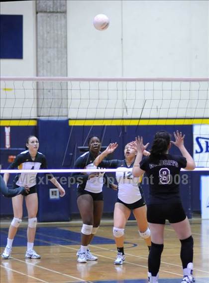 Thumbnail 3 in Bishop Conaty-Loretto vs. Notre Dame (CIF SS D4-A Final) photogallery.
