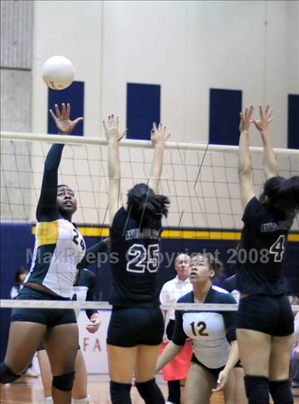 Thumbnail 3 in Bishop Conaty-Loretto vs. Notre Dame (CIF SS D4-A Final) photogallery.