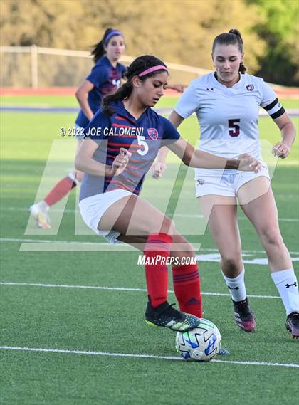 Thumbnail 3 in Wimberley vs Davenport (UIL 4A Region 4 Regional Semifinal) photogallery.