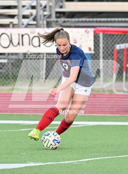 Thumbnail 1 in Wimberley vs Davenport (UIL 4A Region 4 Regional Semifinal) photogallery.