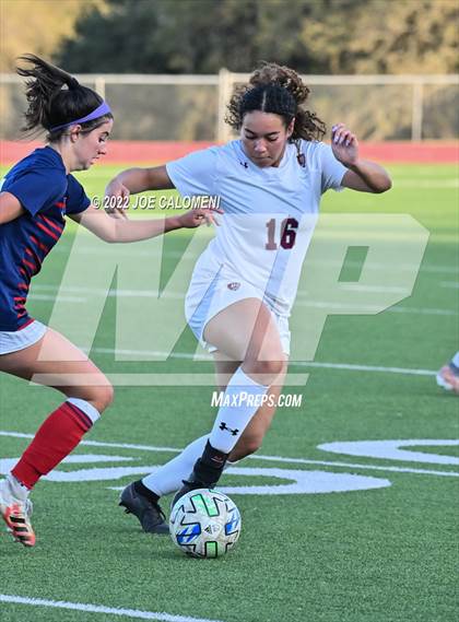Thumbnail 1 in Wimberley vs Davenport (UIL 4A Region 4 Regional Semifinal) photogallery.