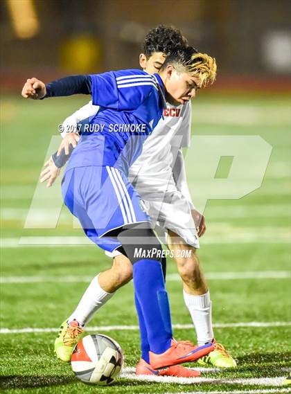 Thumbnail 3 in El Cajon Valley vs. O'Farrell (CIF SDS D5 Final) photogallery.