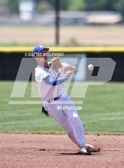 Thumbnail 2 in Parkers Chapel vs Flippin (AAA 2A State Playoff 1st Round) photogallery.