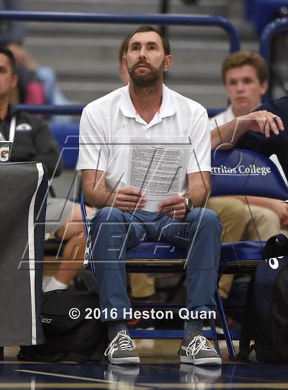 Thumbnail 3 in Loyola vs. Corona Del Mar (CIF SS D1 Final) photogallery.