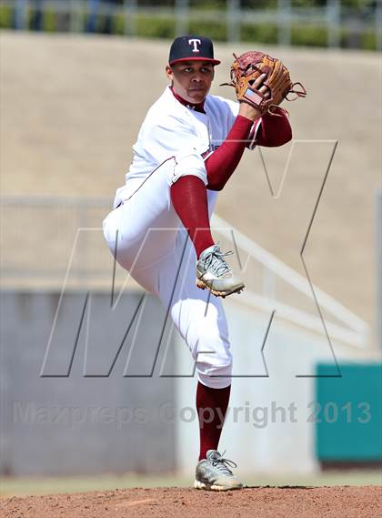 Thumbnail 1 in Tullahoma vs. Mater Dei (National High School Invitational) photogallery.