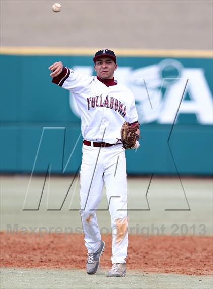Thumbnail 2 in Tullahoma vs. Mater Dei (National High School Invitational) photogallery.