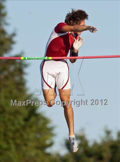 Thumbnail 2 in CIF State Track & Field Championships (Boys Pole Vault) photogallery.