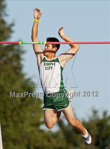 Thumbnail 1 in CIF State Track & Field Championships (Boys Pole Vault) photogallery.