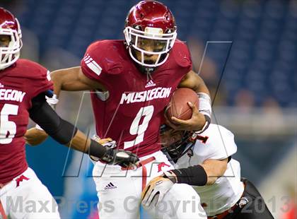 Thumbnail 2 in Brother Rice vs Muskegon (MHSAA Division 2 Final) photogallery.