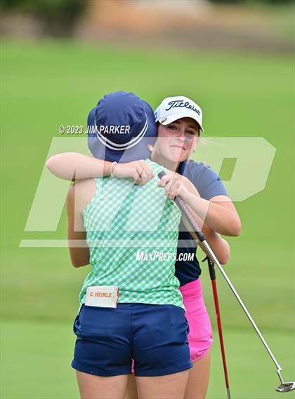 Thumbnail 3 in UIL 6A State Championship photogallery.