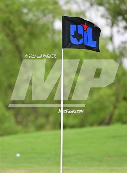Thumbnail 2 in UIL 6A State Championship photogallery.