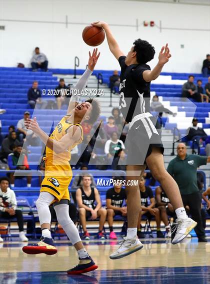 Thumbnail 3 in Rancho Christian vs. Ribet Academy photogallery.