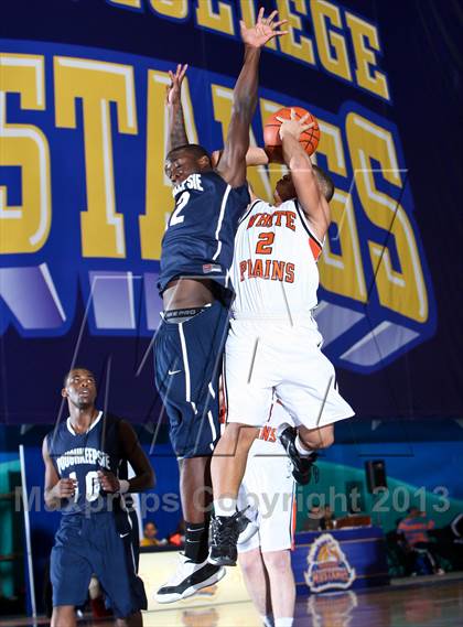 Thumbnail 2 in Poughkeepsie vs White Plains (Hoops For A Cure Extravaganza) photogallery.