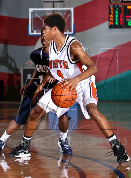 Thumbnail 3 in Poughkeepsie vs White Plains (Hoops For A Cure Extravaganza) photogallery.