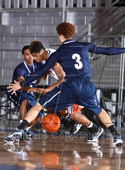 Thumbnail 2 in Poughkeepsie vs White Plains (Hoops For A Cure Extravaganza) photogallery.