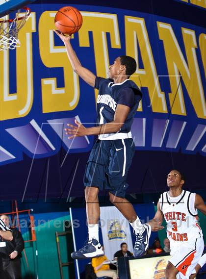 Thumbnail 2 in Poughkeepsie vs White Plains (Hoops For A Cure Extravaganza) photogallery.