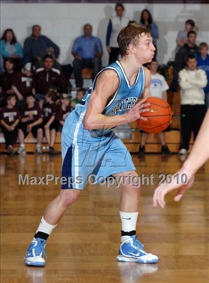 Thumbnail 3 in Benton v. Pinckneyville (Benton Invitational Tournament) photogallery.