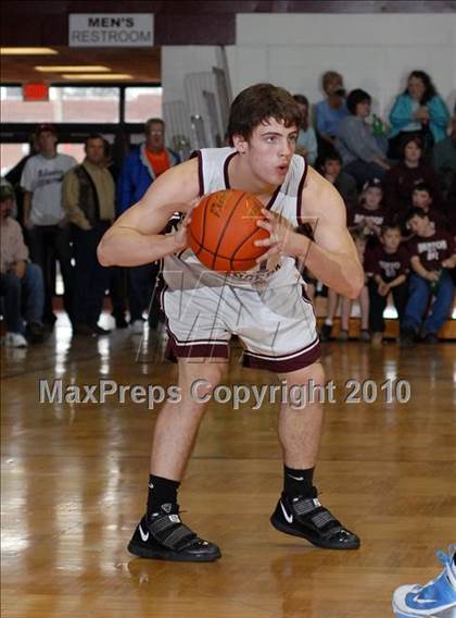 Thumbnail 2 in Benton v. Pinckneyville (Benton Invitational Tournament) photogallery.
