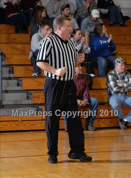 Thumbnail 1 in Benton v. Pinckneyville (Benton Invitational Tournament) photogallery.