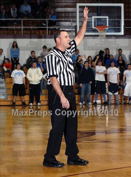 Thumbnail 2 in Benton v. Pinckneyville (Benton Invitational Tournament) photogallery.