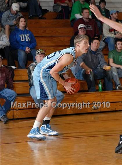 Thumbnail 2 in Benton v. Pinckneyville (Benton Invitational Tournament) photogallery.