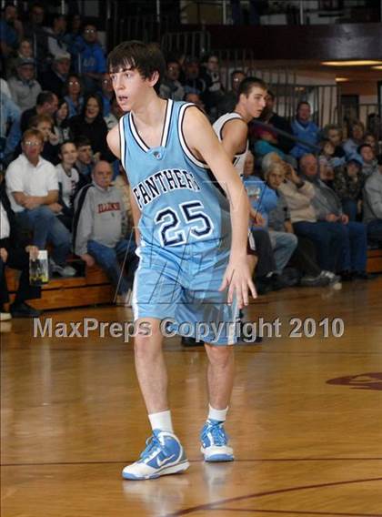 Thumbnail 1 in Benton v. Pinckneyville (Benton Invitational Tournament) photogallery.