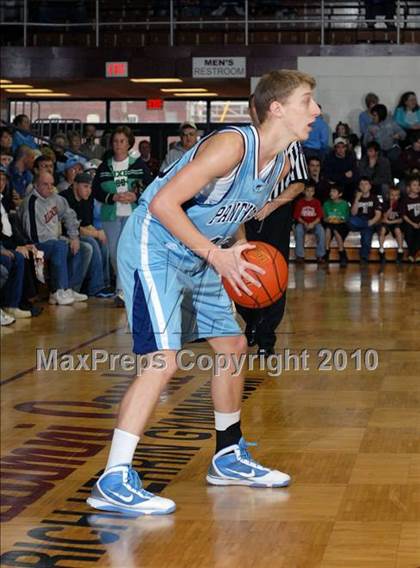 Thumbnail 1 in Benton v. Pinckneyville (Benton Invitational Tournament) photogallery.