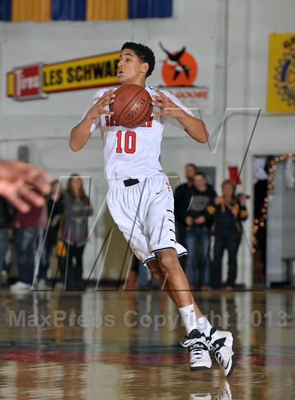 Thumbnail 1 in Capital Christian vs. Salesian (60th Gridley Invitational) photogallery.