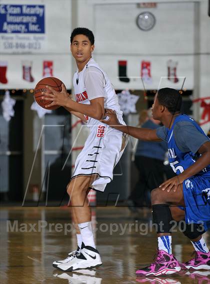 Thumbnail 1 in Capital Christian vs. Salesian (60th Gridley Invitational) photogallery.