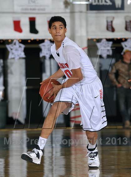 Thumbnail 2 in Capital Christian vs. Salesian (60th Gridley Invitational) photogallery.