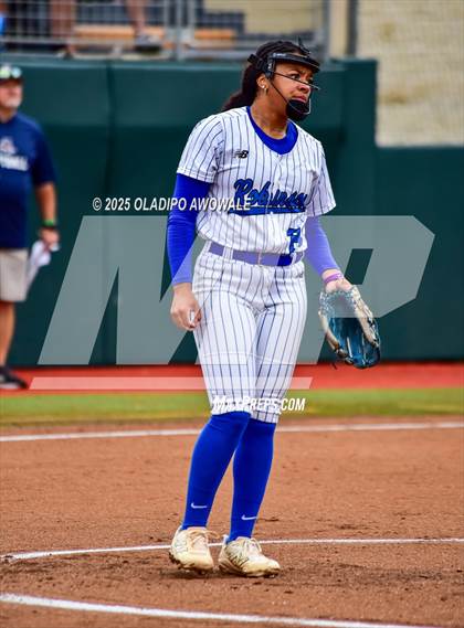 Thumbnail 3 in Aubrey vs. Robinson (UIL Softball 4A Div 2 Final) photogallery.