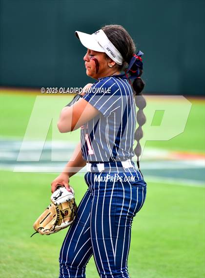 Thumbnail 2 in Aubrey vs. Robinson (UIL Softball 4A Div 2 Final) photogallery.