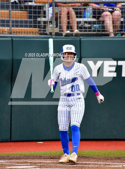 Thumbnail 1 in Aubrey vs. Robinson (UIL Softball 4A Div 2 Final) photogallery.