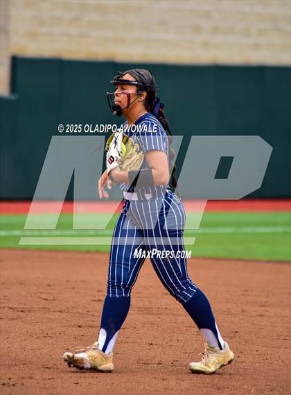 Thumbnail 2 in Aubrey vs. Robinson (UIL Softball 4A Div 2 Final) photogallery.