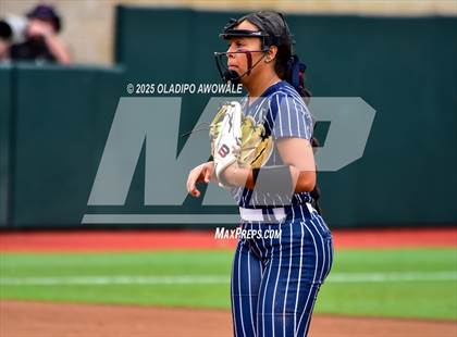 Thumbnail 3 in Aubrey vs. Robinson (UIL Softball 4A Div 2 Final) photogallery.