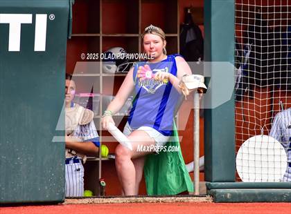 Thumbnail 1 in Aubrey vs. Robinson (UIL Softball 4A Div 2 Final) photogallery.