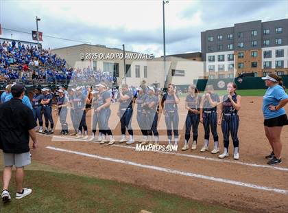 Thumbnail 2 in Aubrey vs. Robinson (UIL Softball 4A Div 2 Final) photogallery.